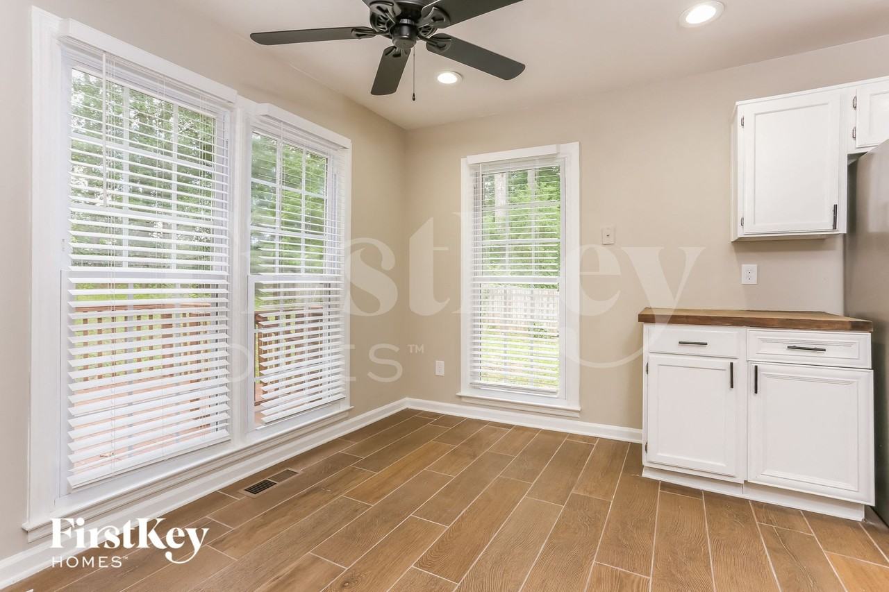 5395 Telford Ct - Photo 6 of 15