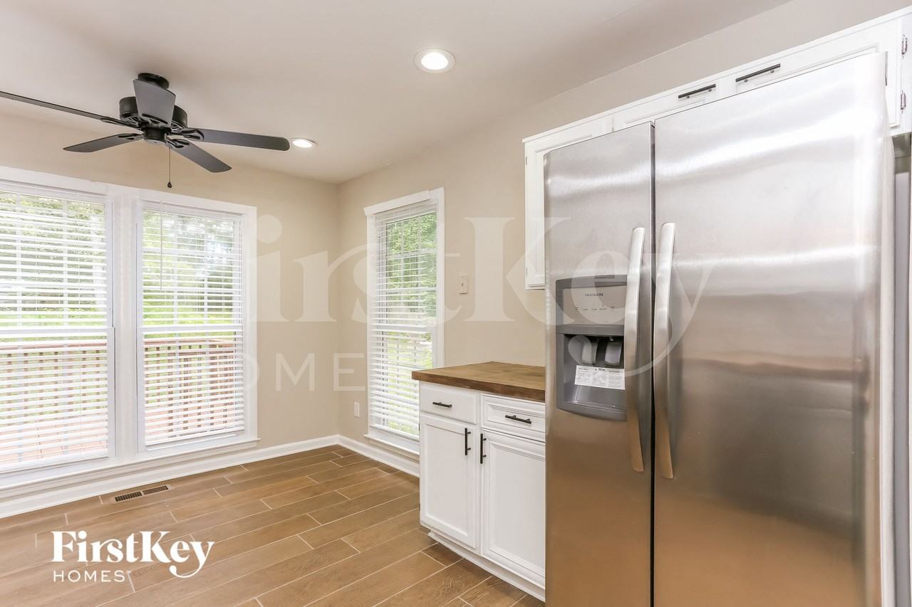 5395 Telford Ct - Photo 7 of 15