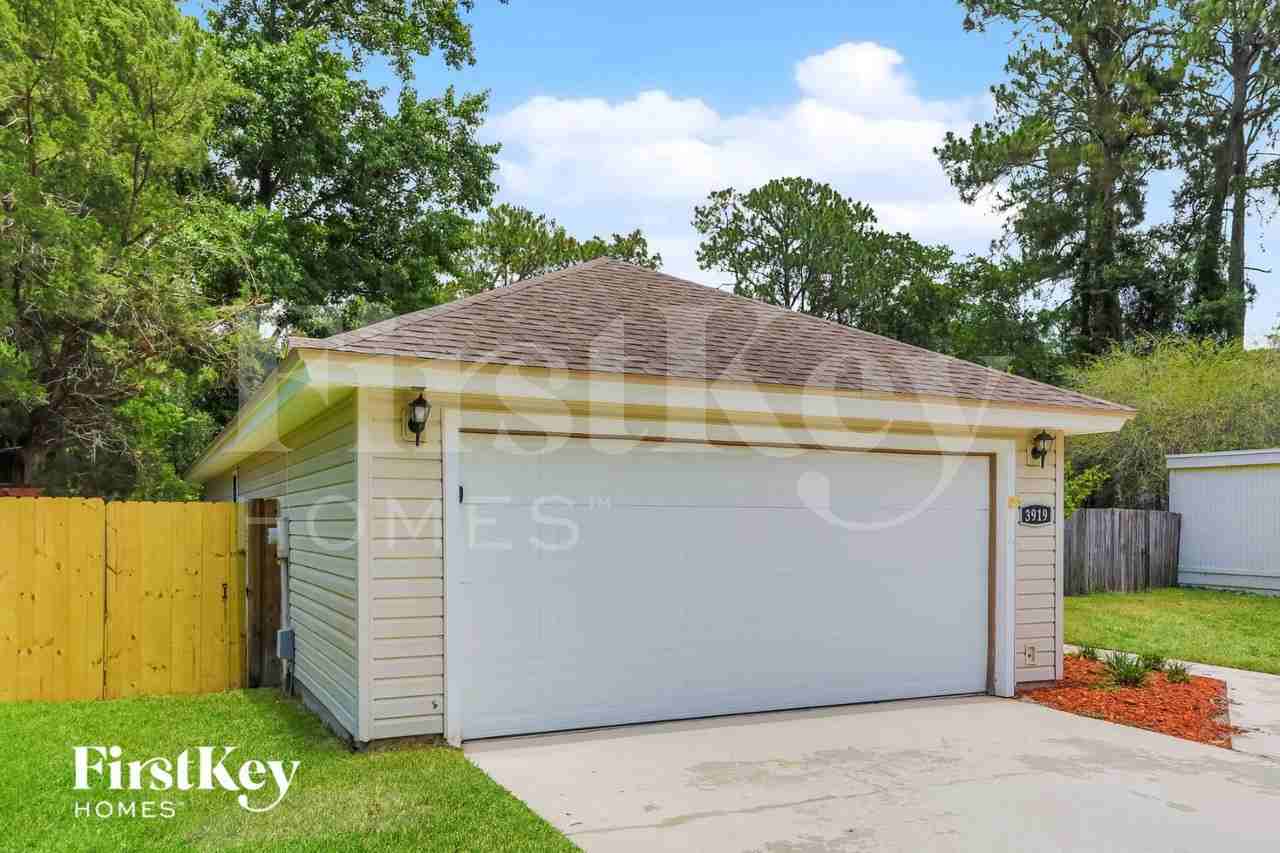 3919 Summer Pines Dr - Photo 3 of 15