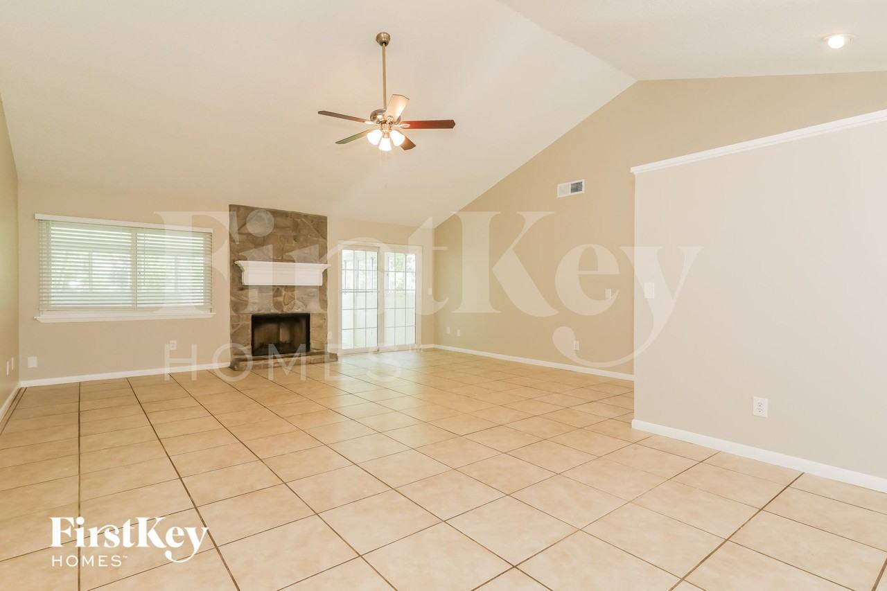 3919 Summer Pines Dr - Photo 5 of 15