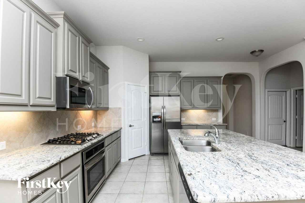 14824 Brettridge Dr - Photo 6 of 15