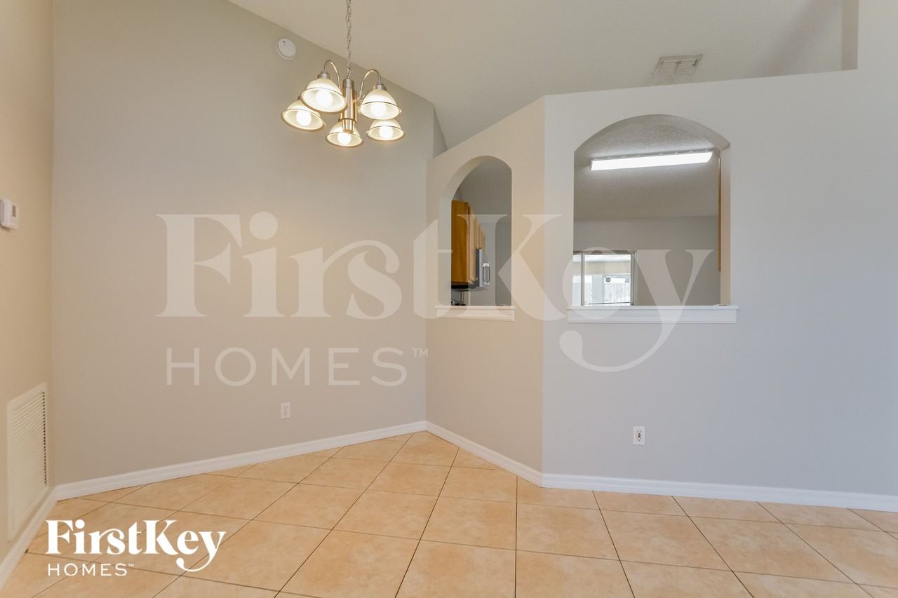 569 N Apache Cir - Photo 4 of 15