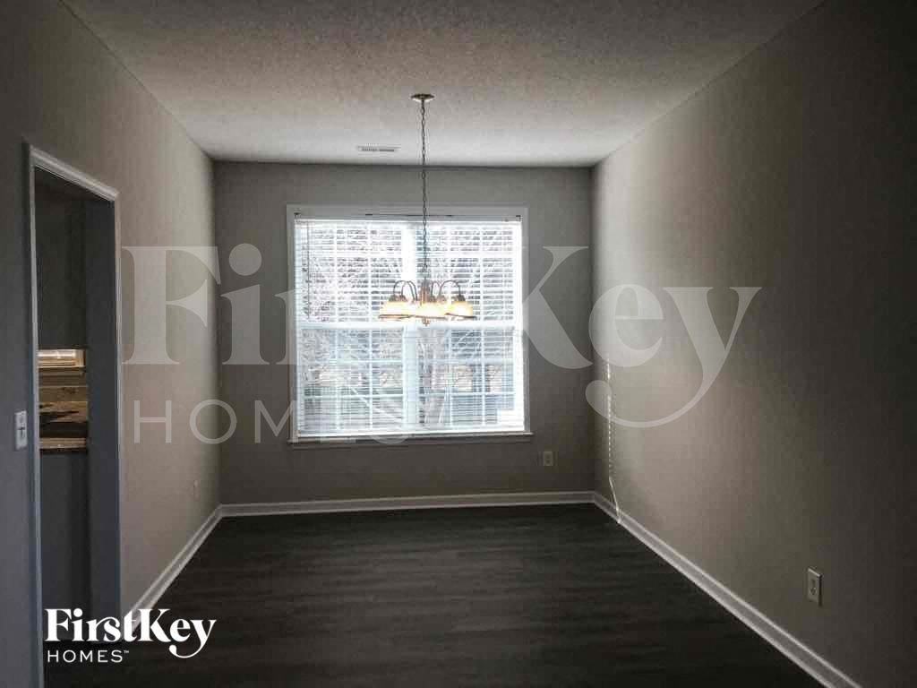 2900 Hickman Ln - Photo 2 of 14