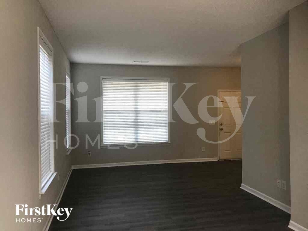 2900 Hickman Ln - Photo 3 of 14