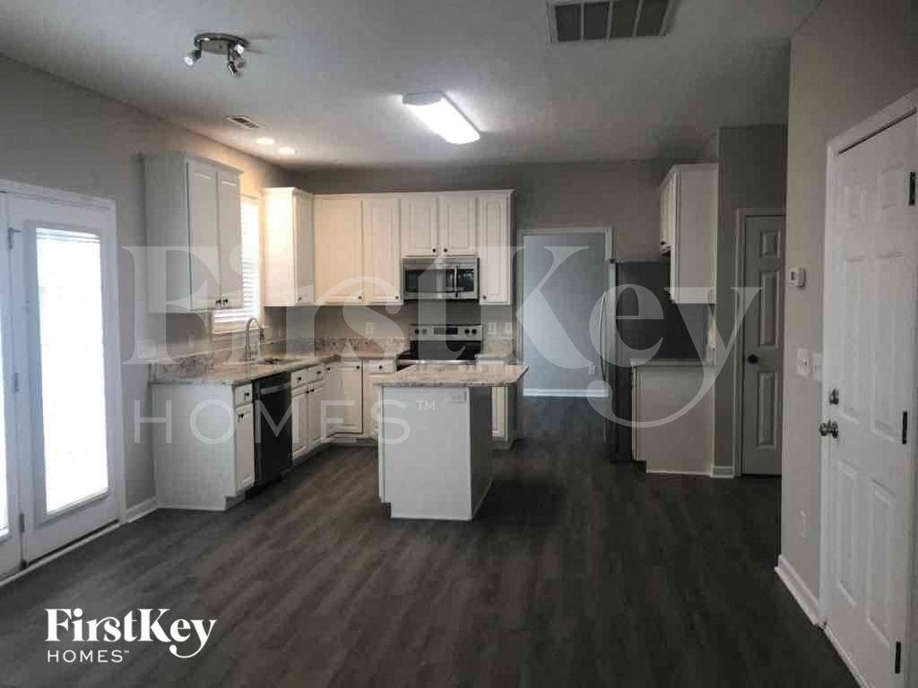 2900 Hickman Ln - Photo 4 of 14