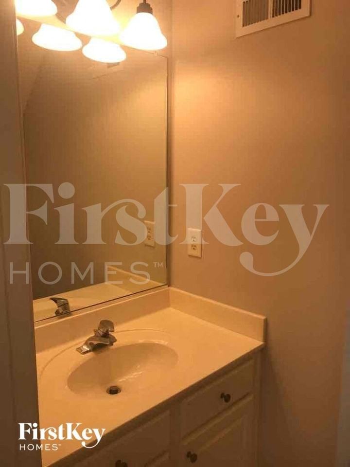 2900 Hickman Ln - Photo 5 of 14