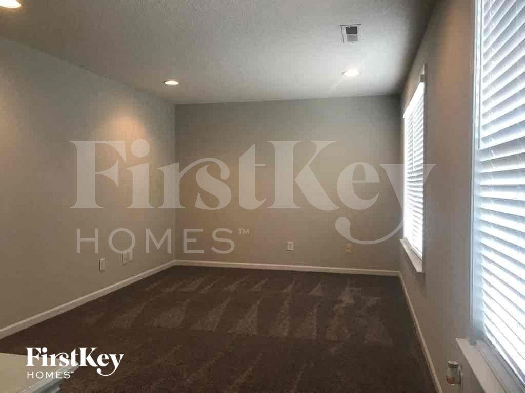 2900 Hickman Ln - Photo 6 of 14