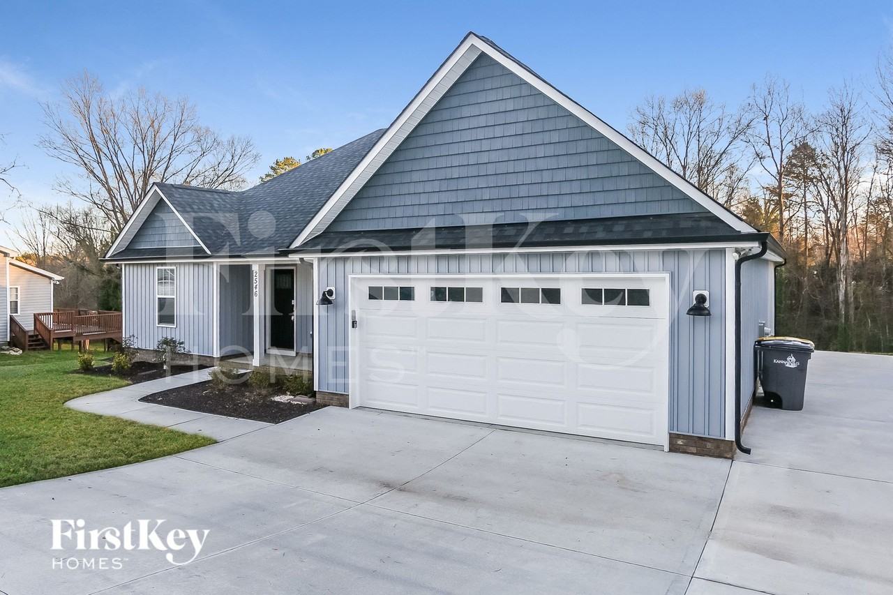 2546 Echerd St - Photo 2 of 15