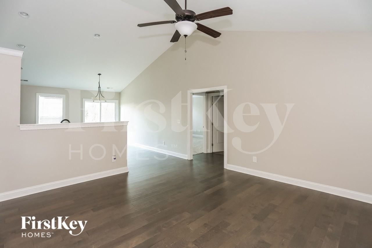 2546 Echerd St - Photo 5 of 15