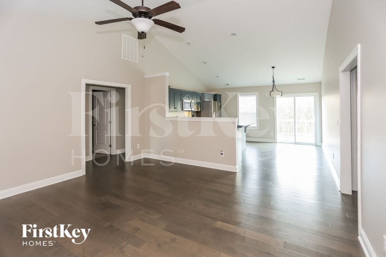 2546 Echerd St - Photo 6 of 15