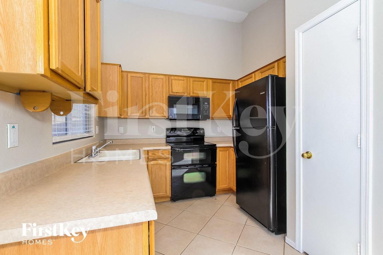 21812 N 36th Ln - Photo 7 of 15