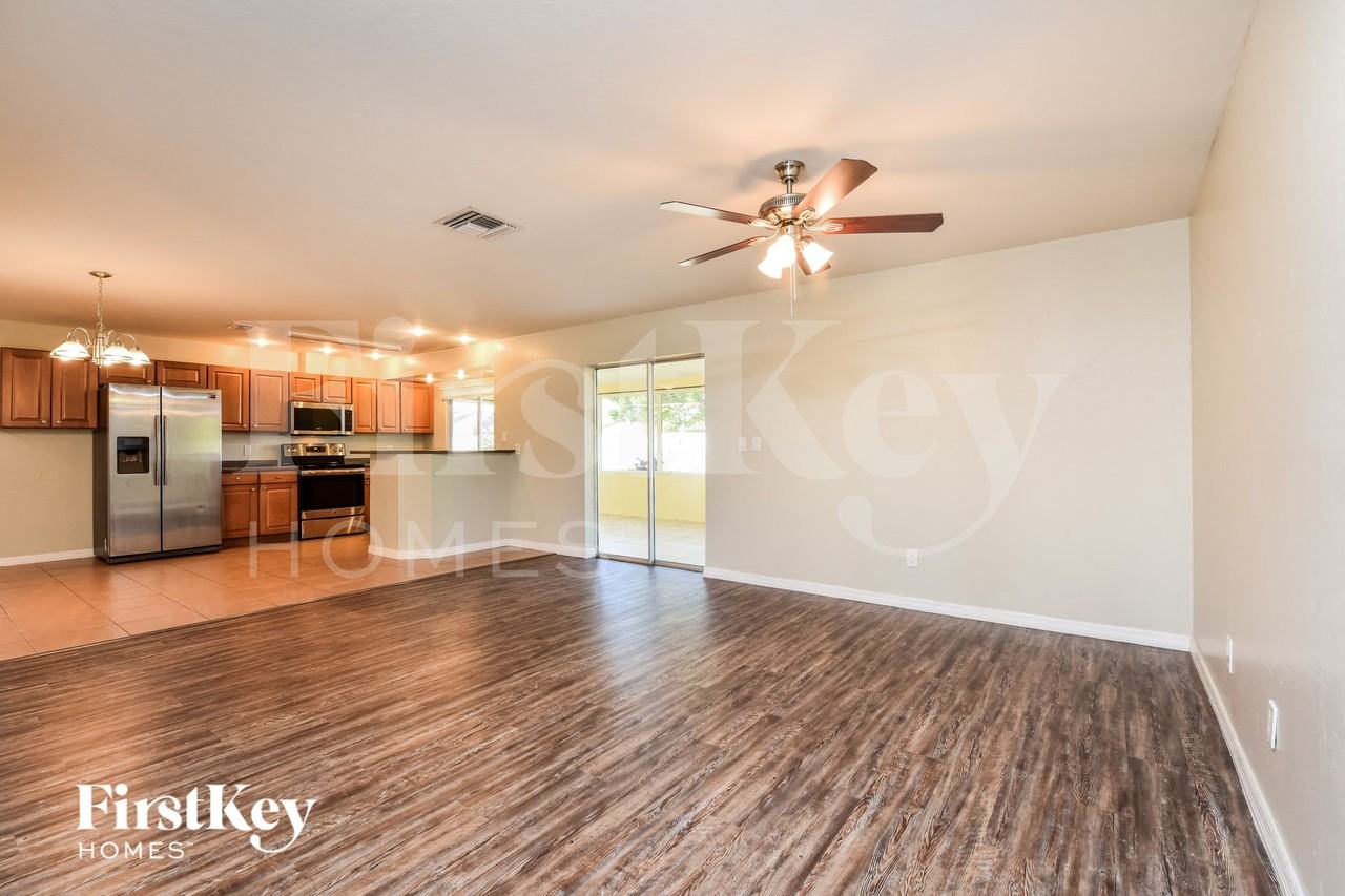 1431 Se 35th St - Photo 5 of 15