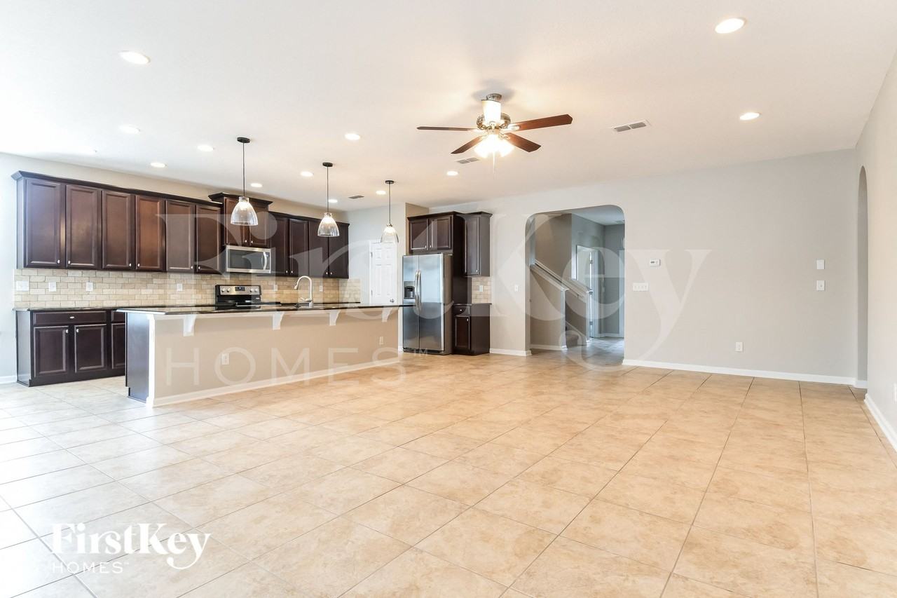 240 Straw Pond Way - Photo 3 of 15