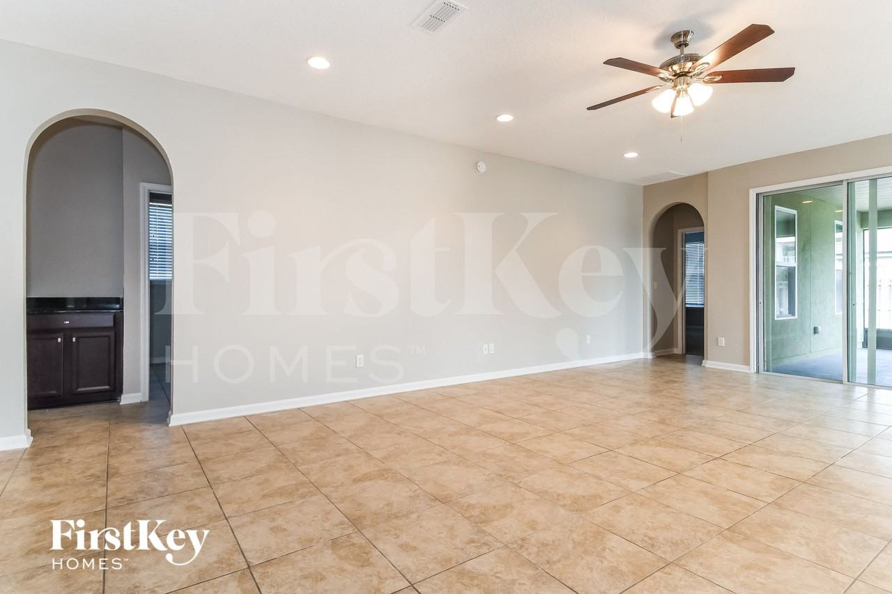 240 Straw Pond Way - Photo 4 of 15