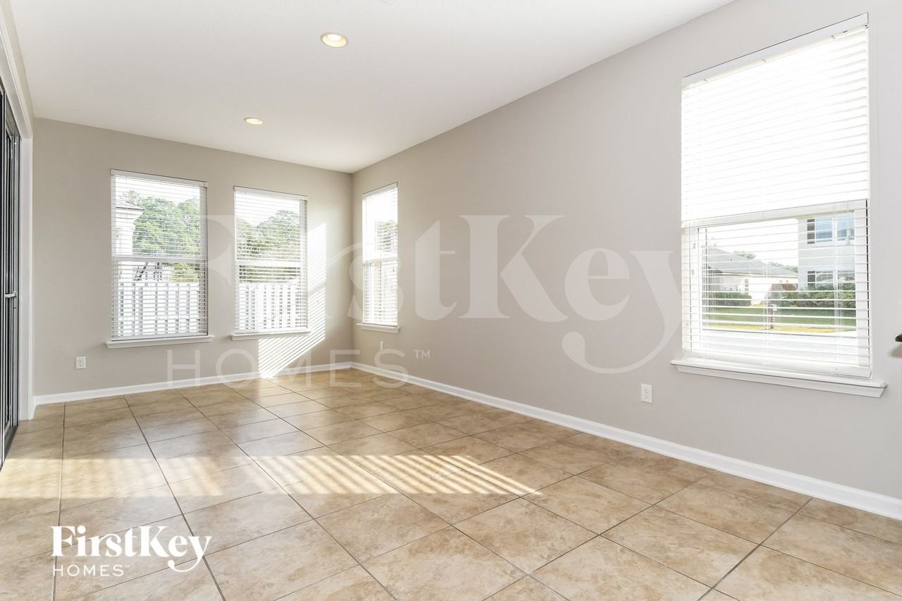 240 Straw Pond Way - Photo 5 of 15