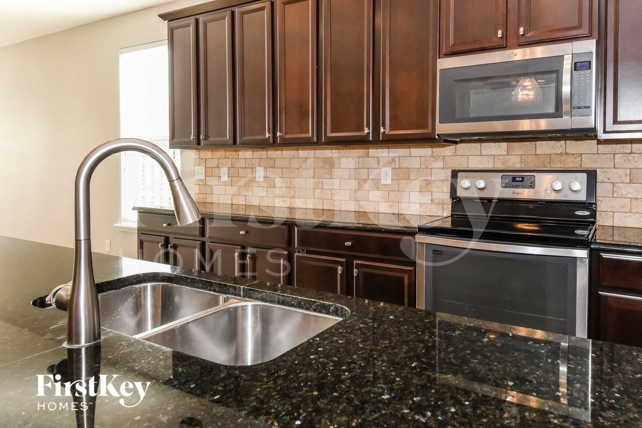 240 Straw Pond Way - Photo 6 of 15