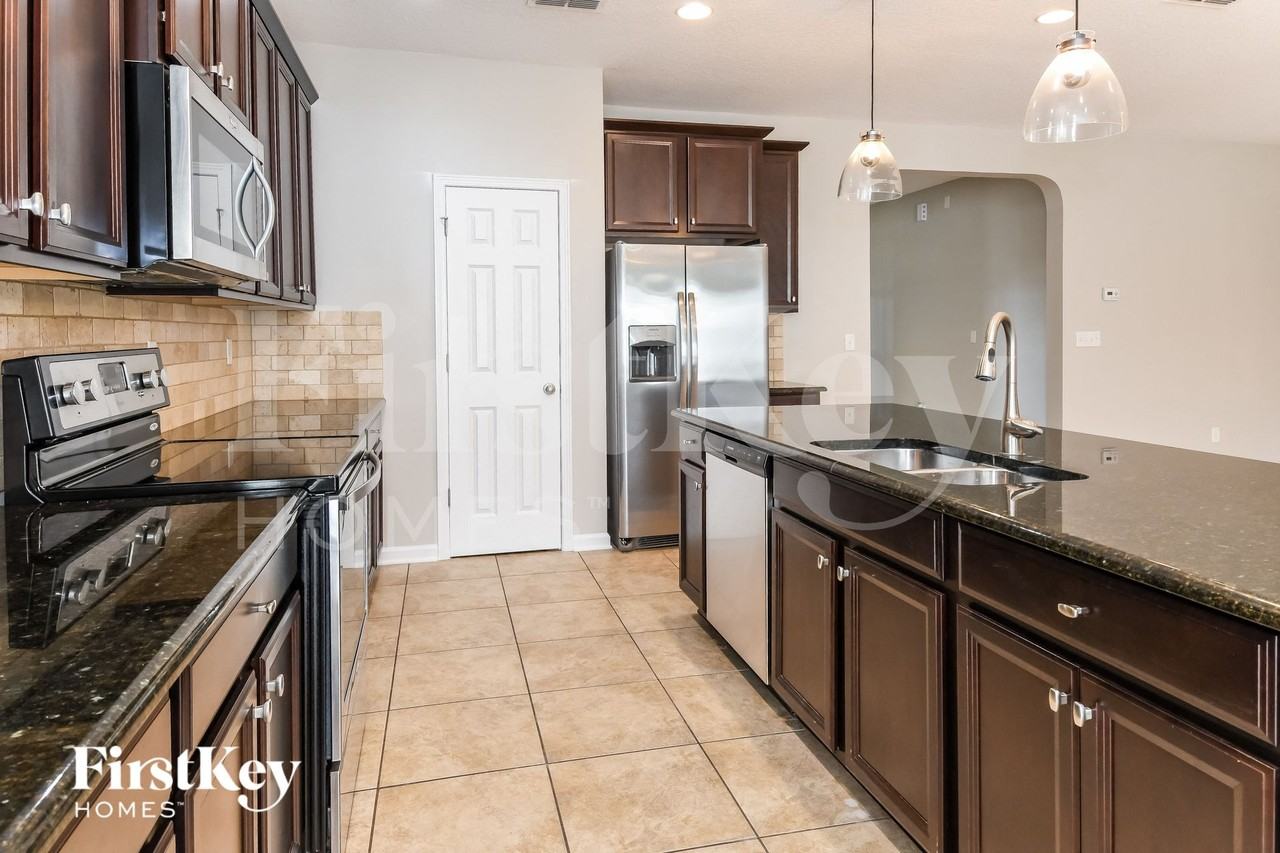 240 Straw Pond Way - Photo 7 of 15