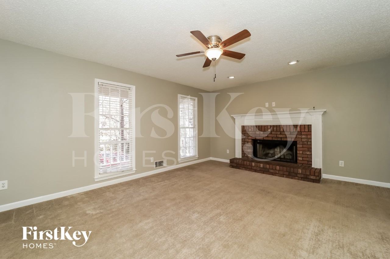 128 Edgar Ct - Photo 2 of 15