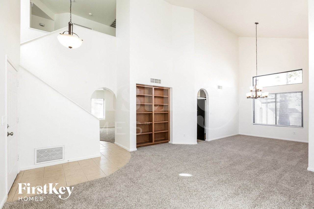 6512 N 85th Ave - Photo 3 of 15