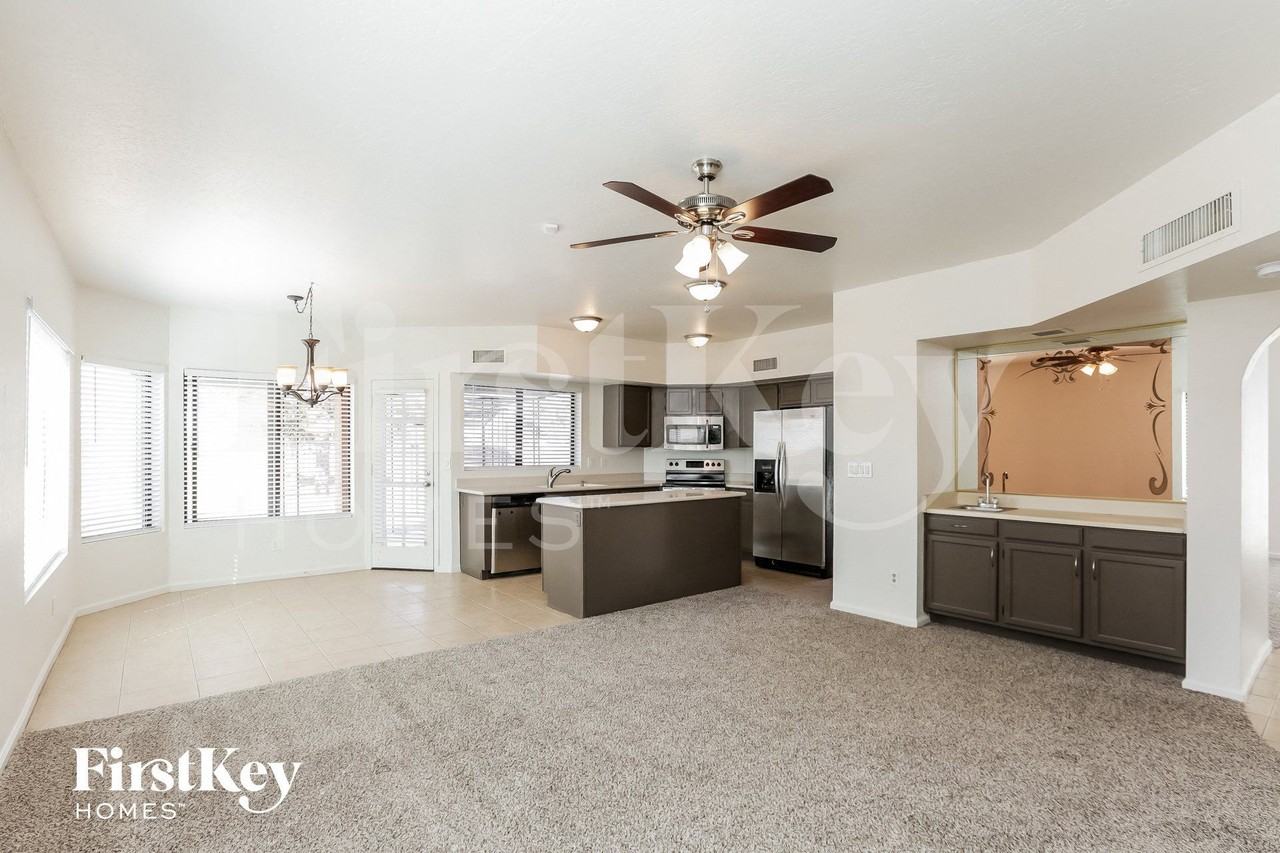 6512 N 85th Ave - Photo 6 of 15