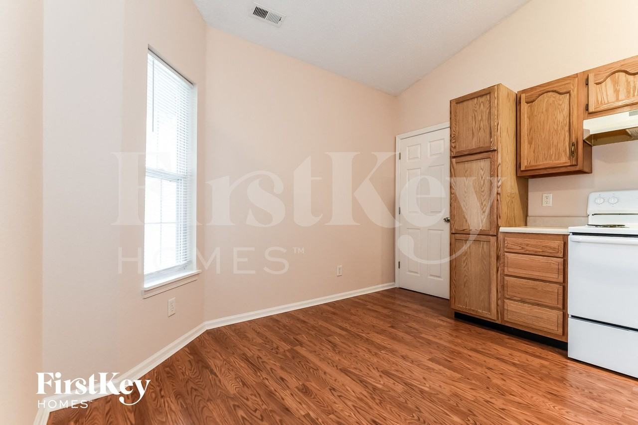 5822 Rolling Bluff Ln - Photo 4 of 15