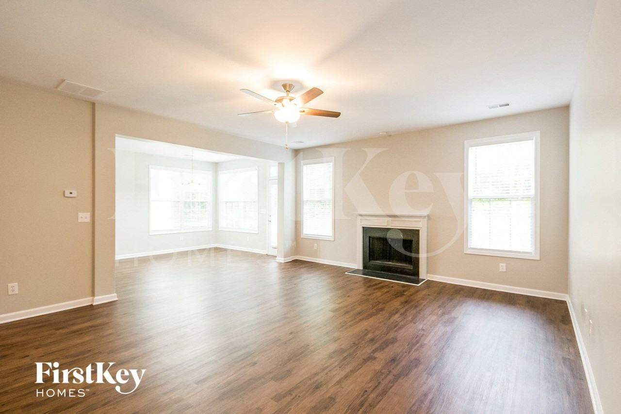 5779 Chatham Cir - Photo 2 of 15