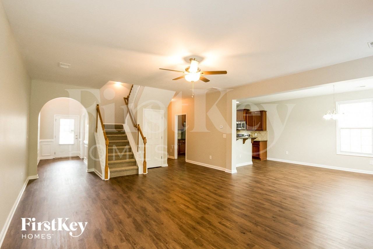 5779 Chatham Cir - Photo 3 of 15