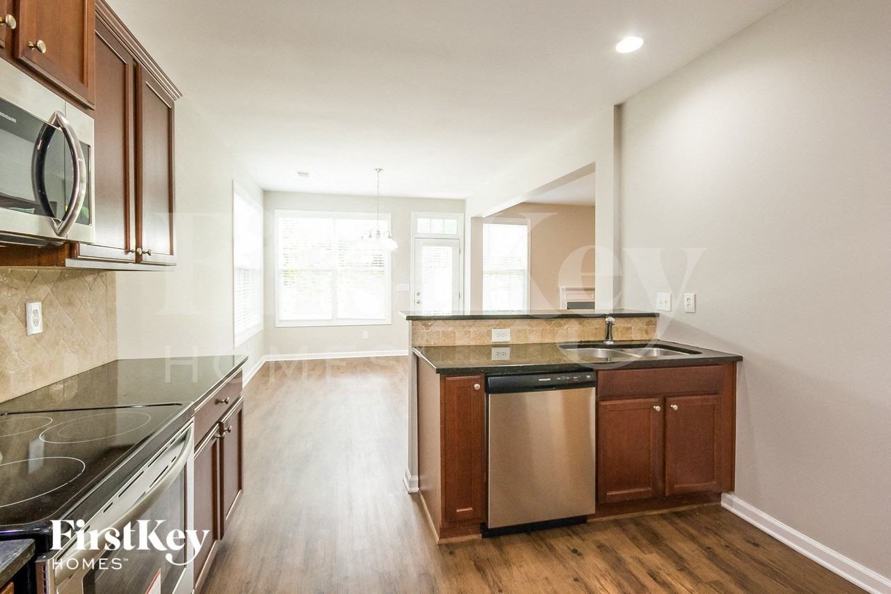 5779 Chatham Cir - Photo 5 of 15