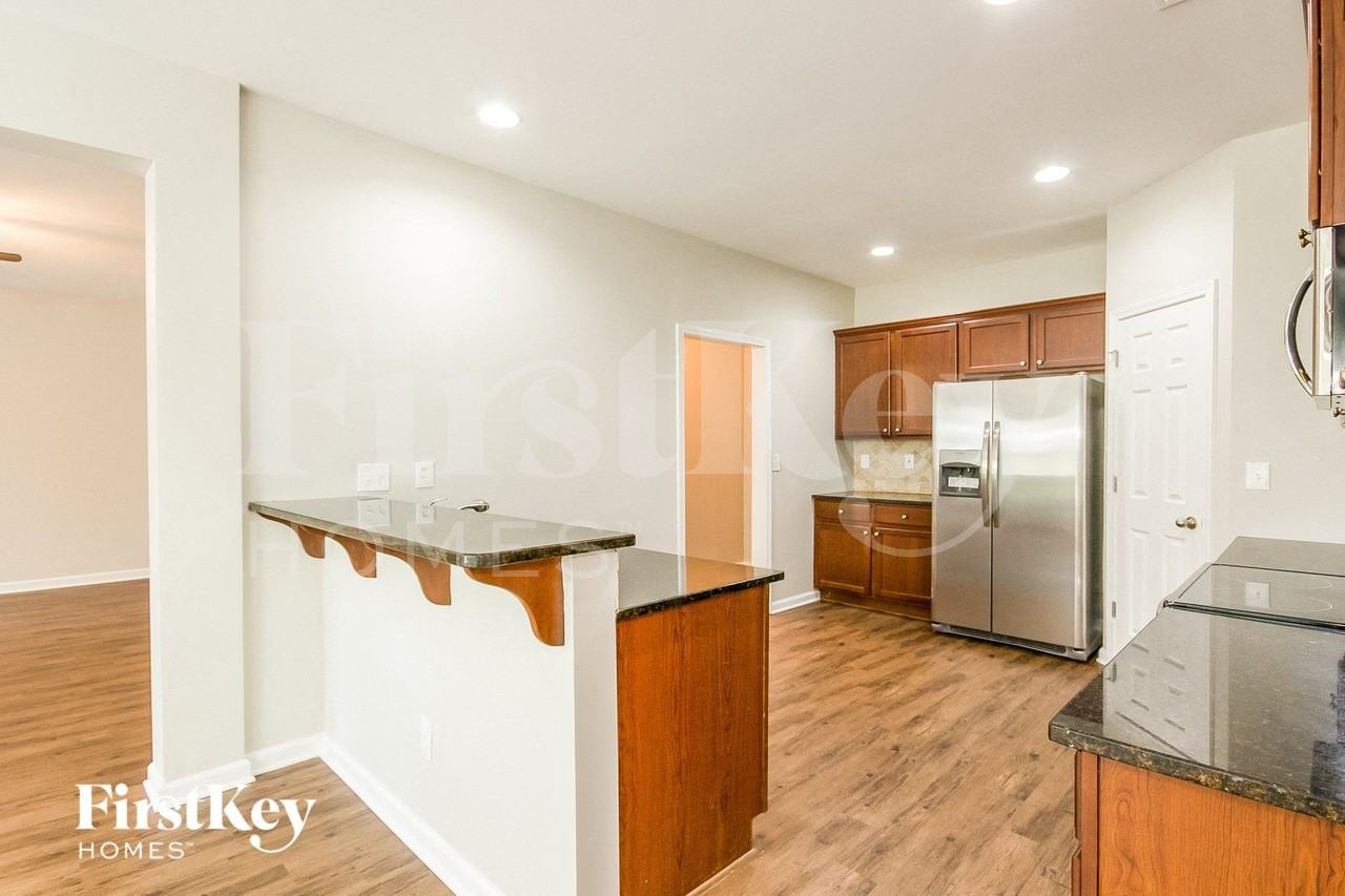 5779 Chatham Cir - Photo 7 of 15