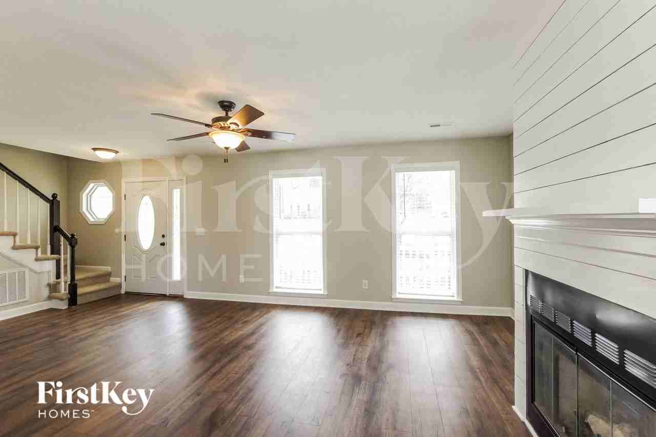 1703 Glenn Meade Dr - Photo 2 of 15