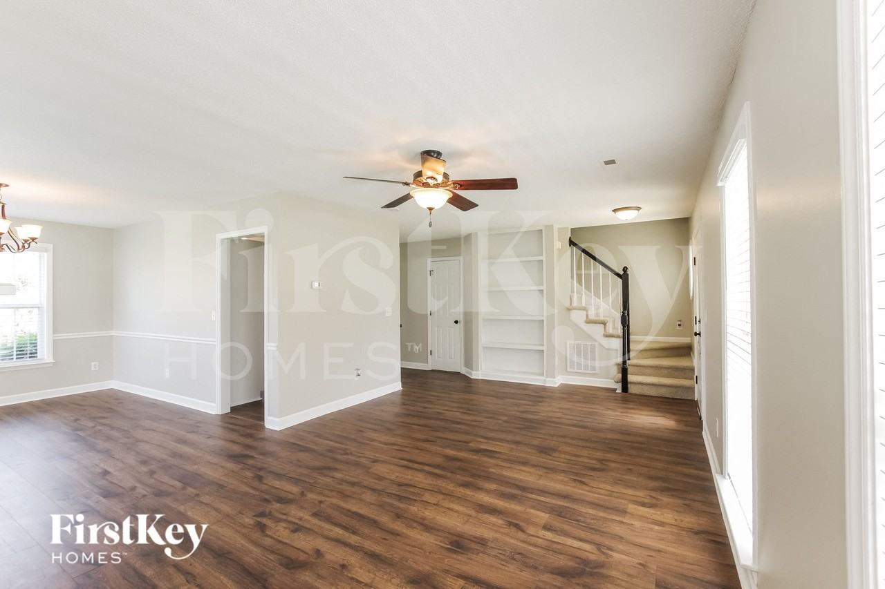 1703 Glenn Meade Dr - Photo 3 of 15