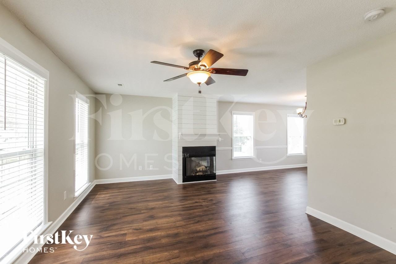 1703 Glenn Meade Dr - Photo 4 of 15