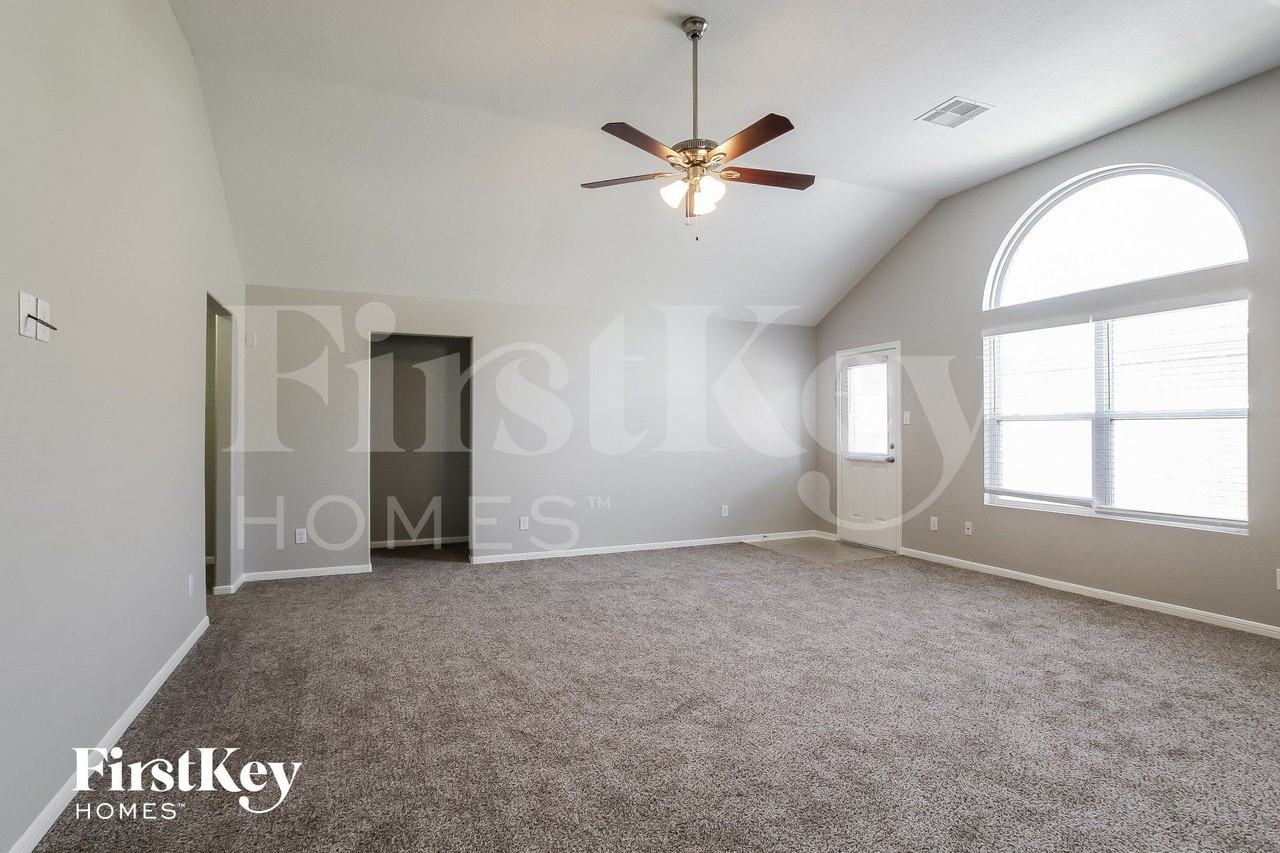 29307 Alba Rose Dr - Photo 3 of 15