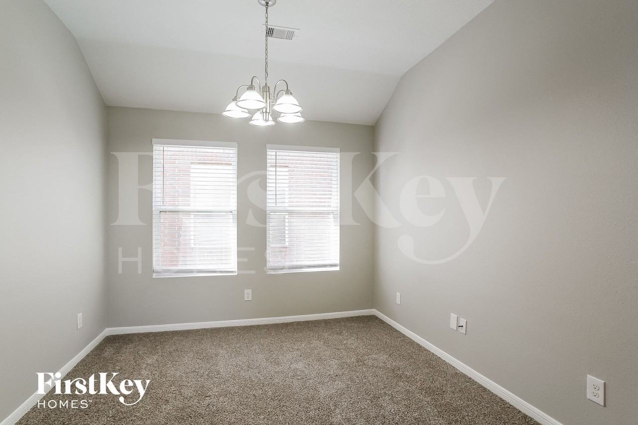 29307 Alba Rose Dr - Photo 4 of 15