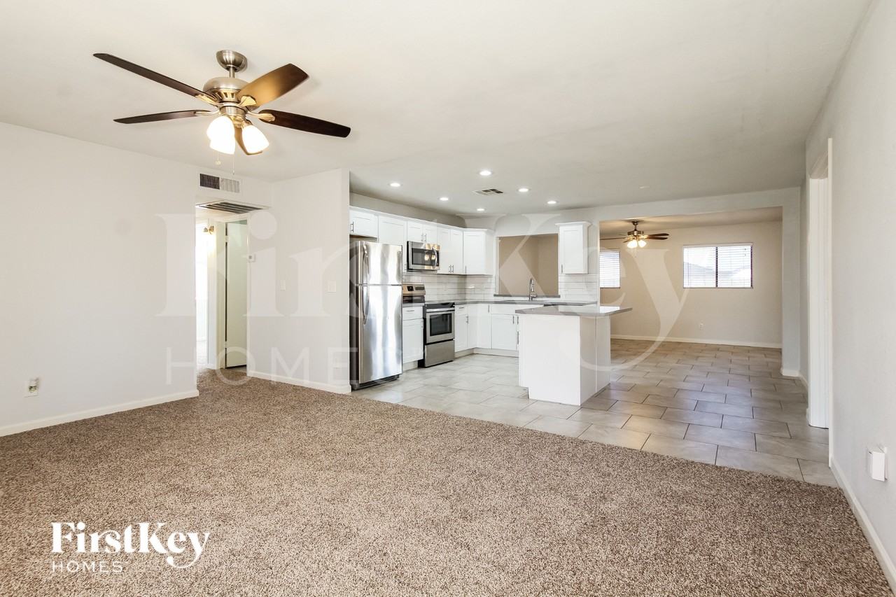 9808 N 47th Ave - Photo 2 of 19