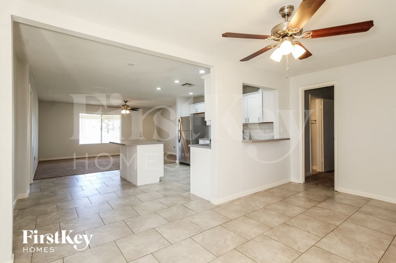 9808 N 47th Ave - Photo 4 of 19