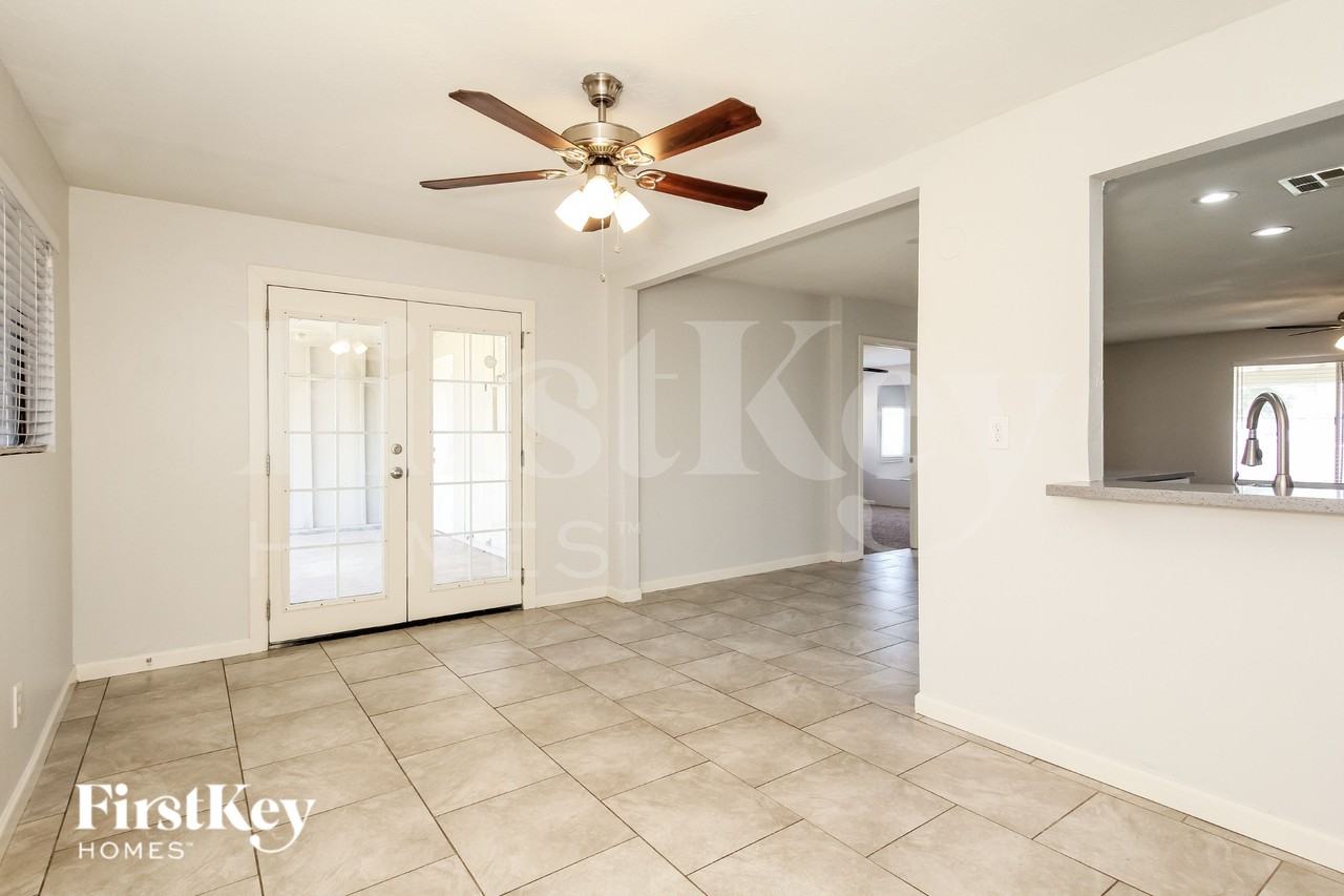 9808 N 47th Ave - Photo 5 of 19