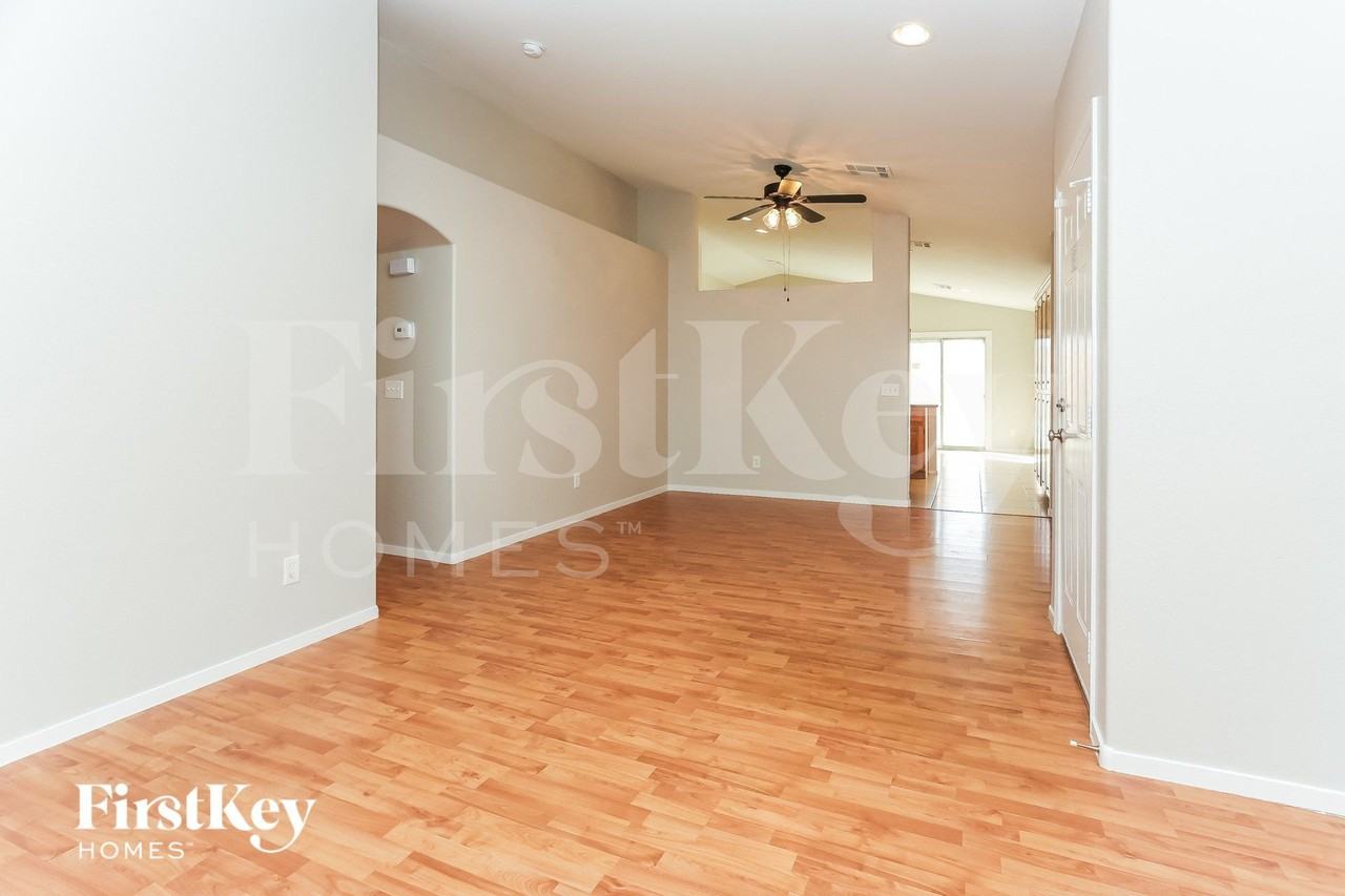 9037 Meisenheimer Ave - Photo 2 of 15