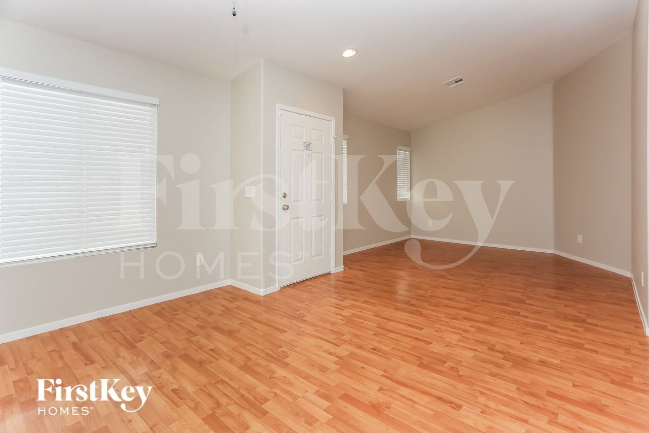 9037 Meisenheimer Ave - Photo 3 of 15