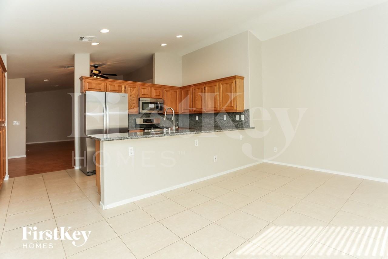 9037 Meisenheimer Ave - Photo 4 of 15