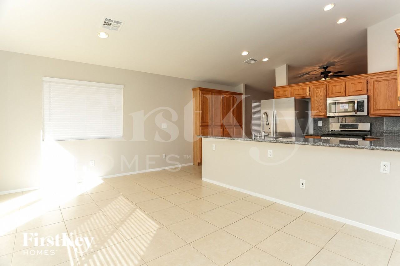 9037 Meisenheimer Ave - Photo 5 of 15