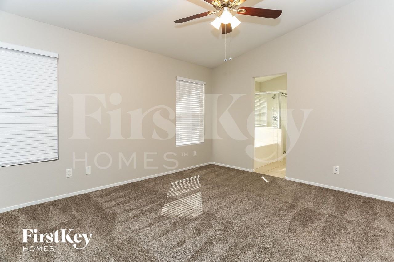 9037 Meisenheimer Ave - Photo 7 of 15