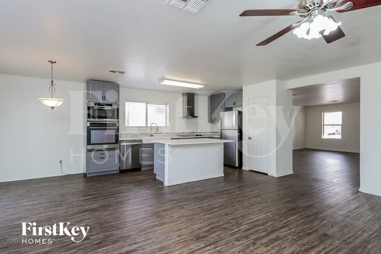 8526 E Meseto Ave - Photo 4 of 15