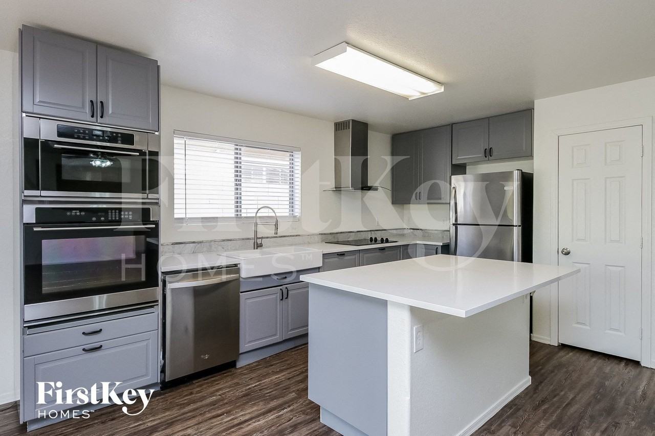 8526 E Meseto Ave - Photo 5 of 15