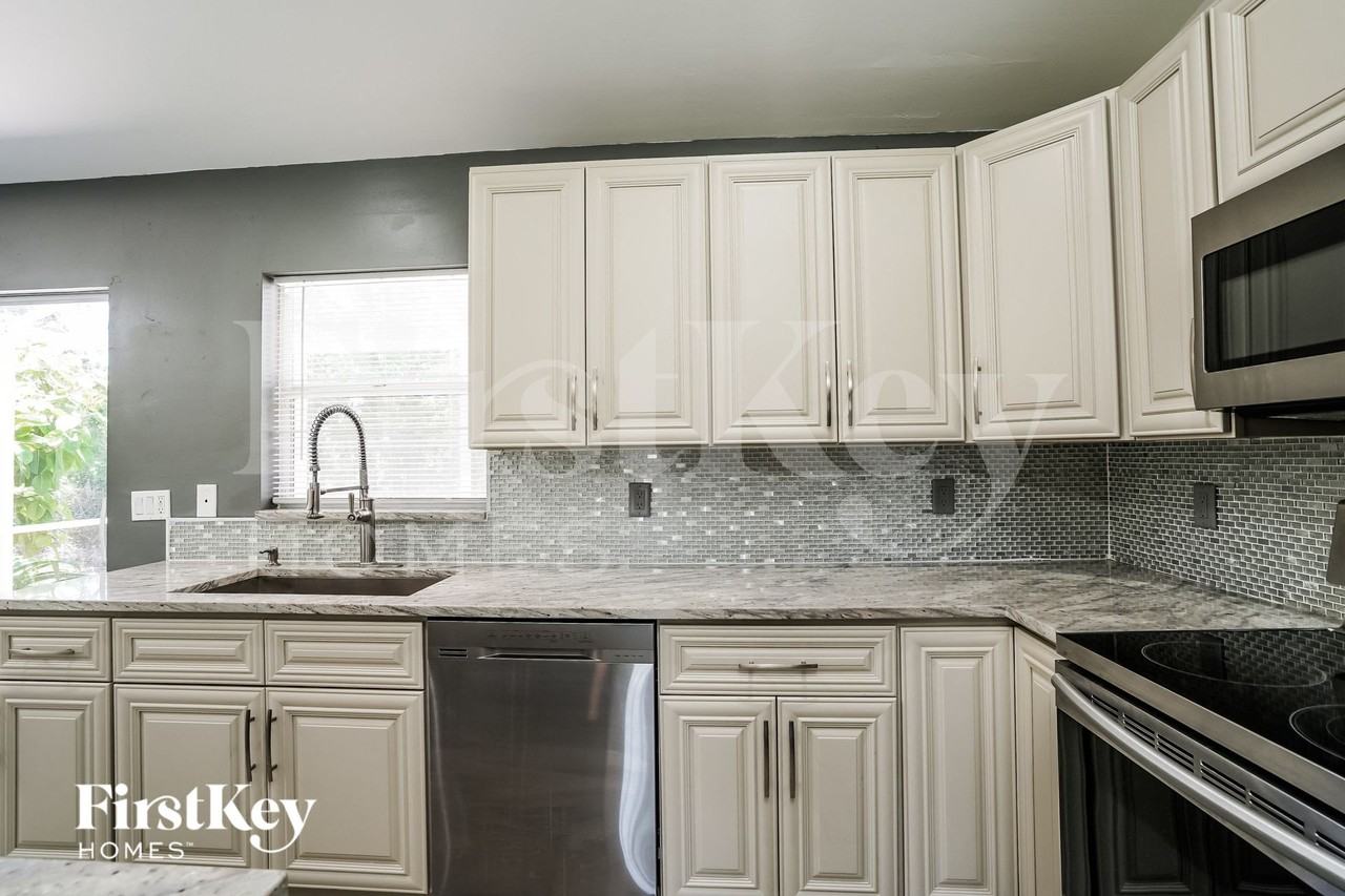 8451 Caloosa Rd - Photo 6 of 15