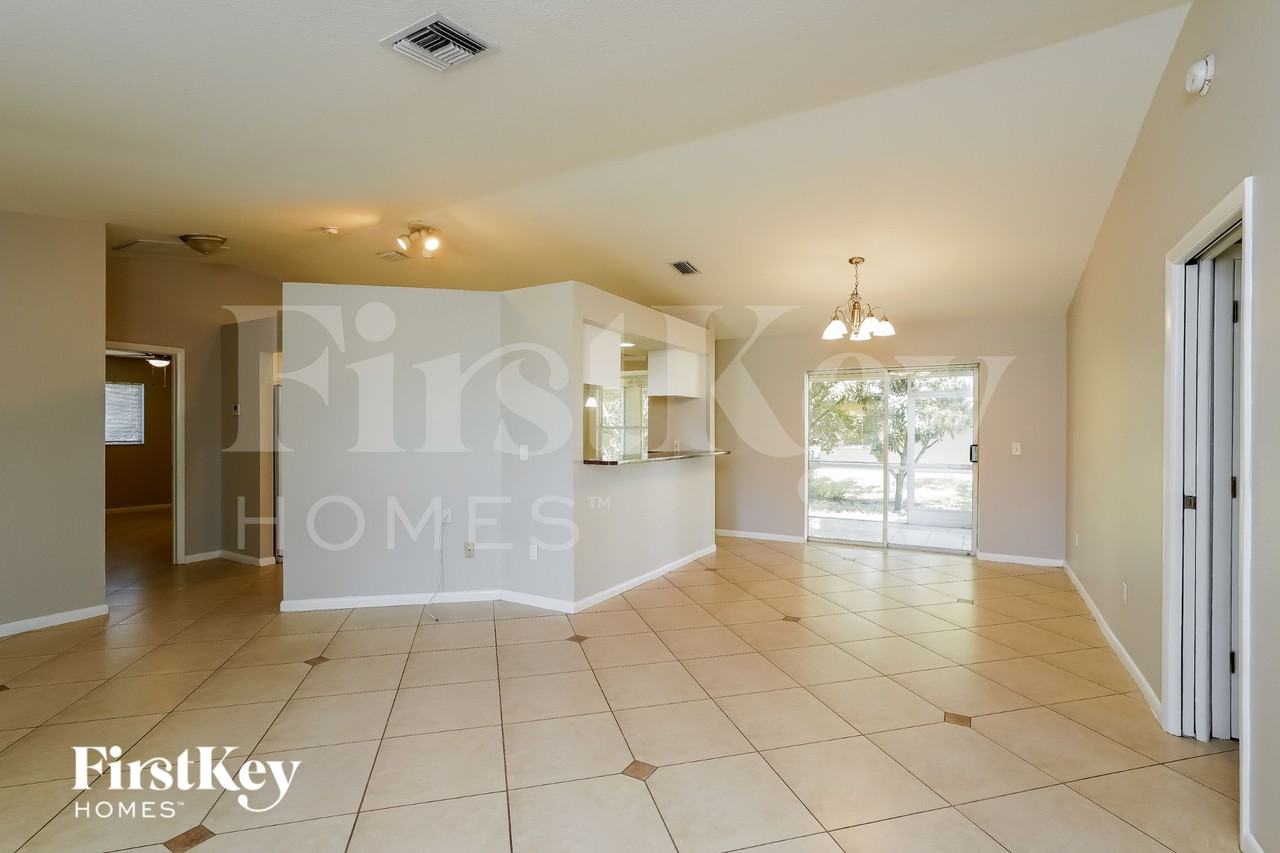 8441 Bahamas Rd - Photo 5 of 16