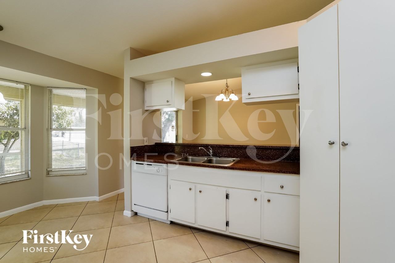 8441 Bahamas Rd - Photo 7 of 16