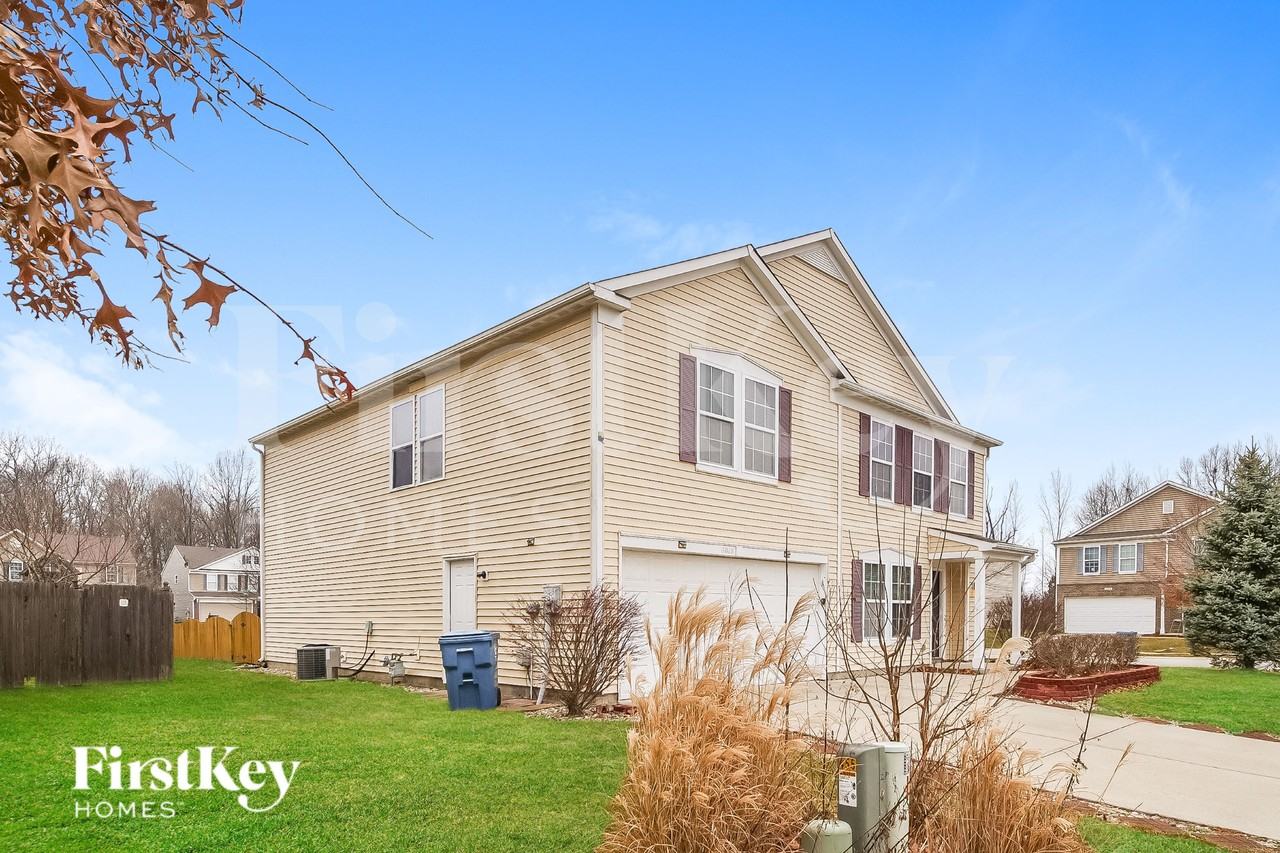 8018 Gathering Ln - Photo 2 of 15