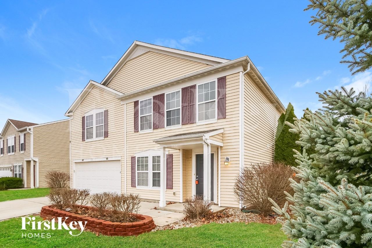 8018 Gathering Ln - Photo 3 of 15