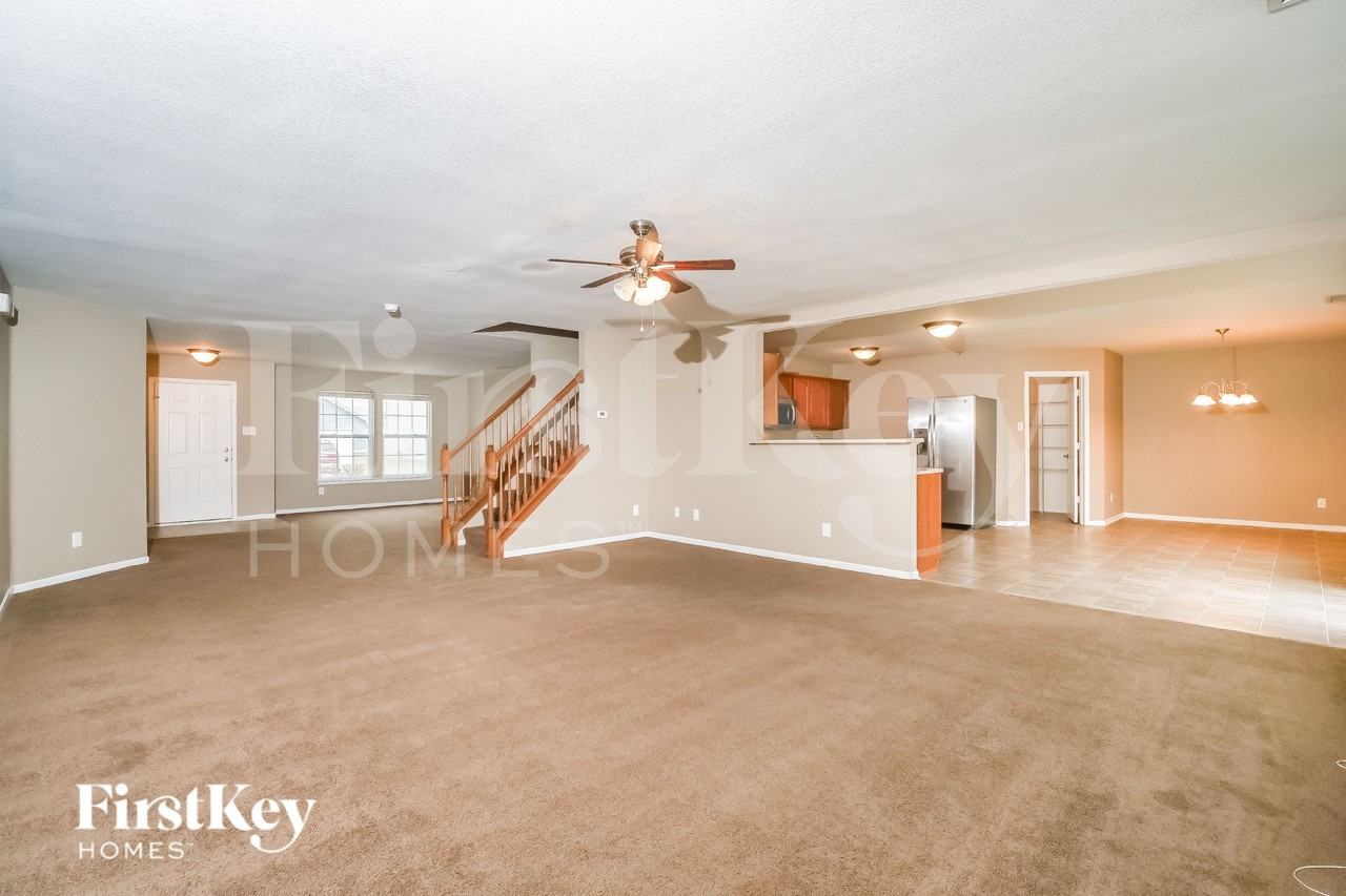 8018 Gathering Ln - Photo 5 of 15